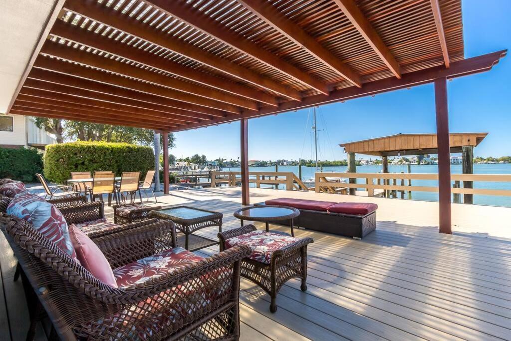Amazing Water Front View Home Newly Renovated 3Bd 2Bth クリアウォーター・ビーチ エクステリア 写真