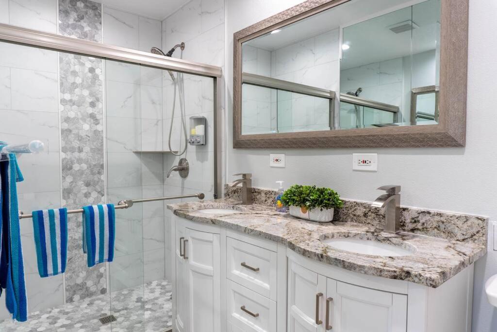 Amazing Water Front View Home Newly Renovated 3Bd 2Bth クリアウォーター・ビーチ エクステリア 写真
