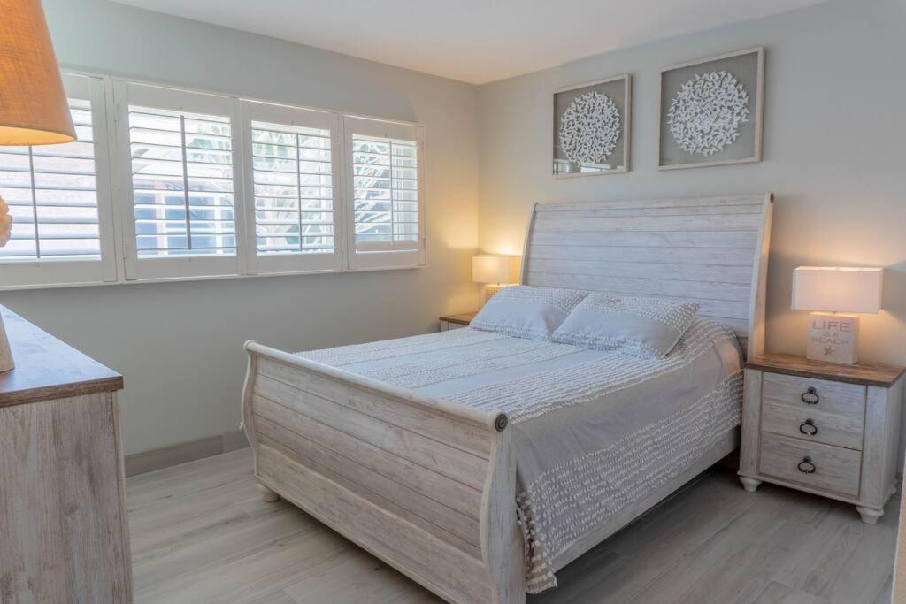 Amazing Water Front View Home Newly Renovated 3Bd 2Bth クリアウォーター・ビーチ エクステリア 写真