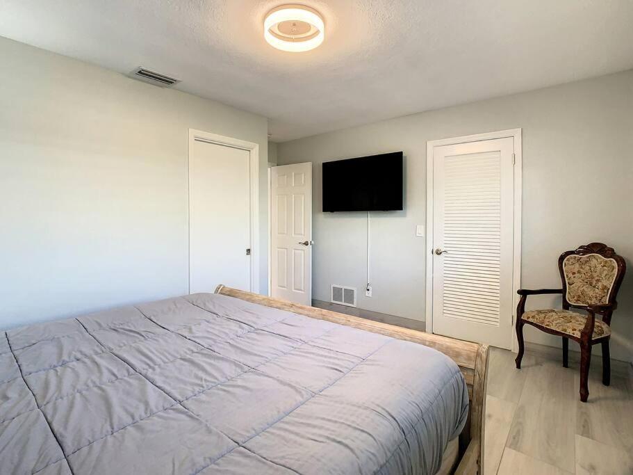 Amazing Water Front View Home Newly Renovated 3Bd 2Bth クリアウォーター・ビーチ エクステリア 写真